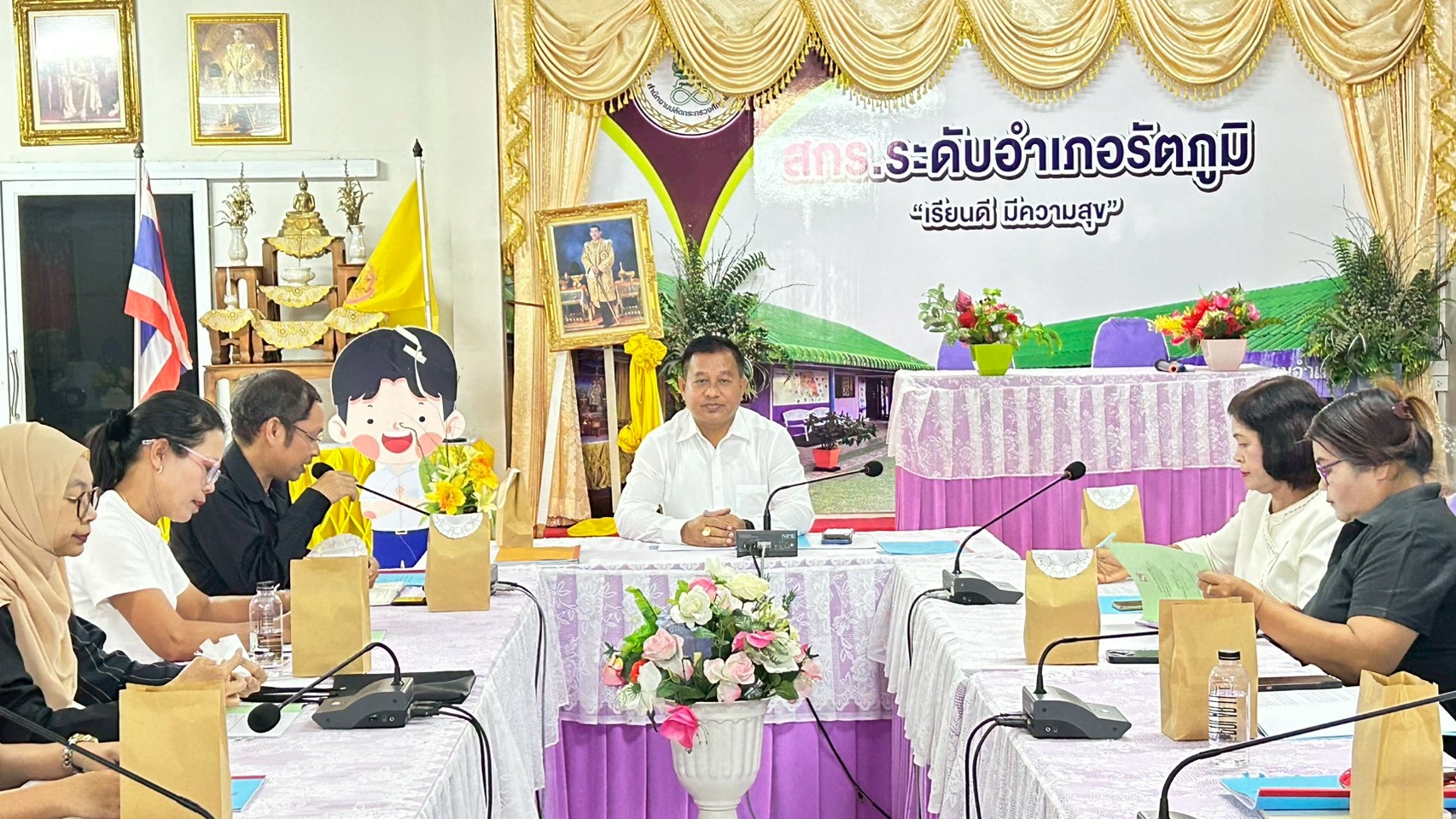 สพอ.รัตภูมิ ดำเนินการจัดประชุม คณะอนุกรรมการกลั่นกรองและติดตามการดำเนินงานกองทุนพัฒนาบทบาทสตรีอำเภอรัตภูมิ ครั้งที่ 2 / 2569