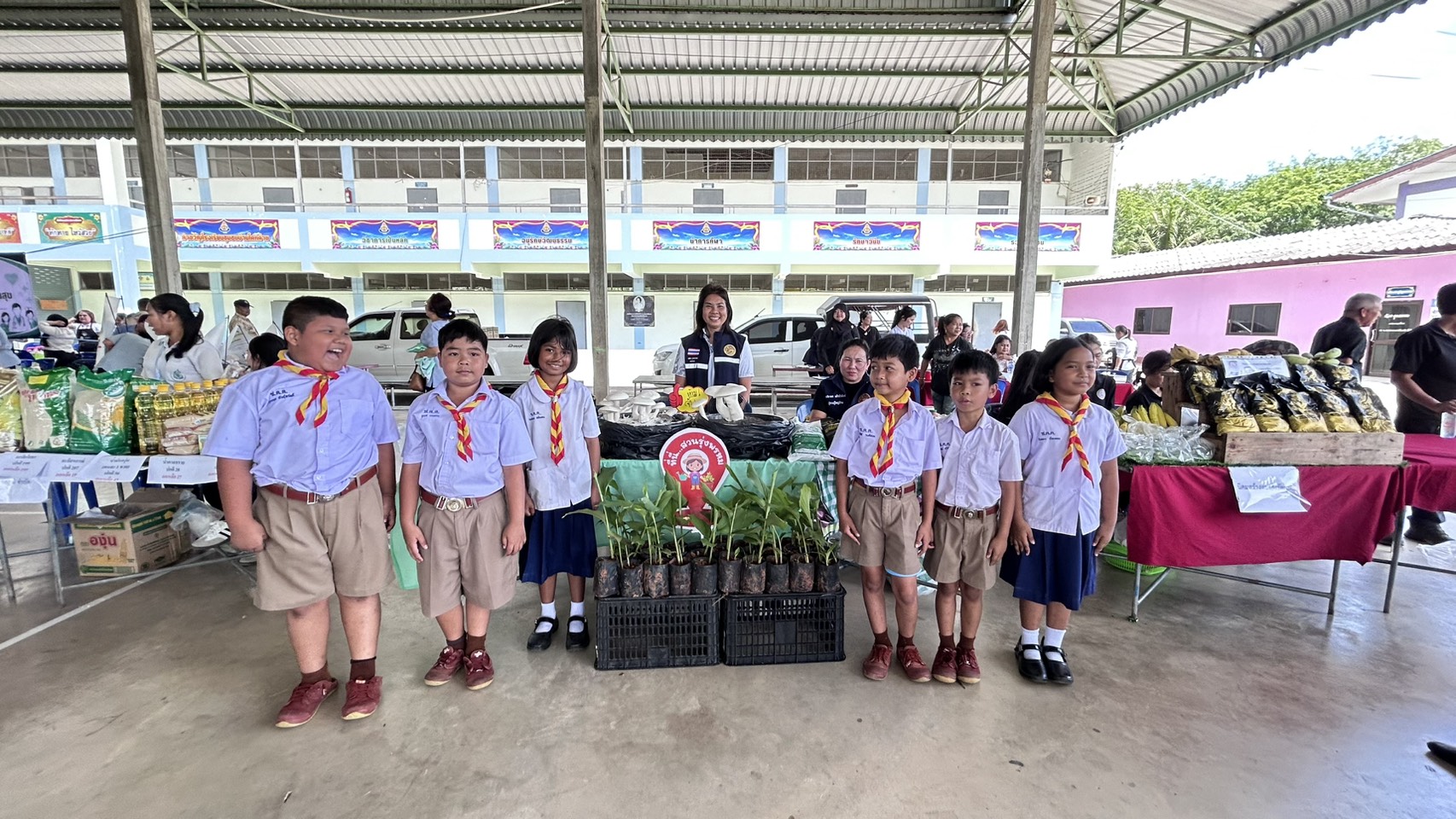 สำนักงานพัฒนาชุมชนอำเภอรัตภูมิ ร่วมขับเคลื่อนกิจกรรม “เพื่อการให้และการแบ่งปัน (GIVE & SHARE)” โดยบูรณาการความร่วมมือจากภาคีเครือข่ายในพื้นที่ ร่วมส่งเสริมและพัฒนาชุมชนผ่านกิจกรรม “ภาคีทำให้”