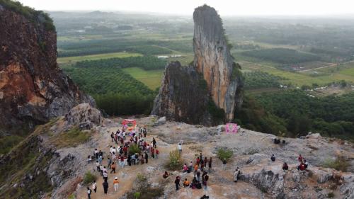 สำนักงานพัฒนาชุมชนอำเภอรัตภูมิ ขอประชาสัมพันธ์และเชิญชวนหน่วยงานต่าง ๆ ภาคีเครือข่าย และประชาชนทั่วไปทุกท่าน เข้าถึงข้อมูลชุมชนด้วยแอปพลิเคชัน คลิกชุมชน (Click ชุมชน)