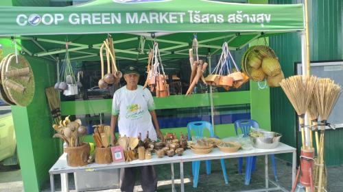 สำนักงานพัฒนาชุมชนอำเภอรัตภูมิ ขอประชาสัมพันธ์และเชิญชวนหน่วยงานต่าง ๆ ภาคีเครือข่าย และประชาชนทั่วไป ช้อปสินค้าชุมชน ที่ Shop ชุมชน